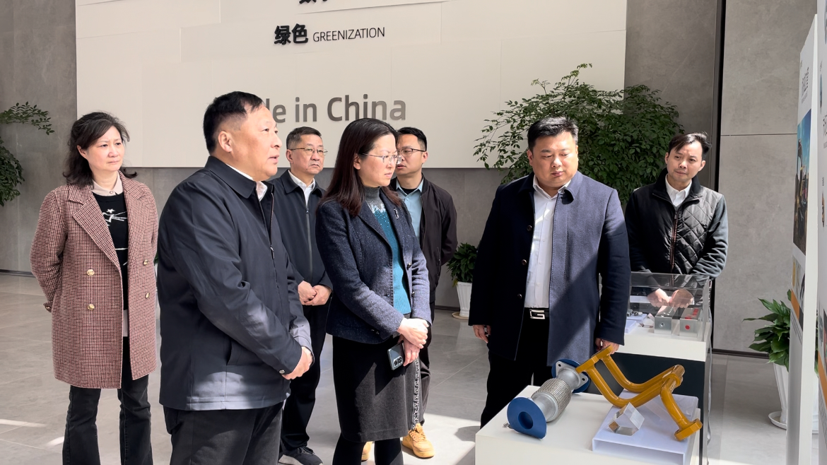 2025年4月1日，江西省工业与信息化融合推动中心党委书记、主任黄爱群一行莅临企业调研。